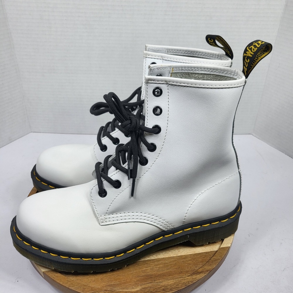 Dr. Martens 1460W Boots Women 9 White Excellent Smooth Leather 8-Eye Combat